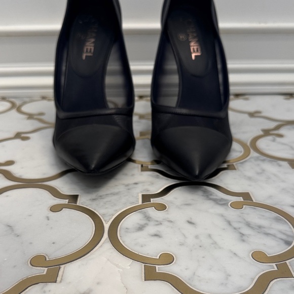CHANEL Black Pointed Toe Mesh & Leather Pumps - Picture 3 of 11